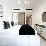Trophy - Stardust Sanctum Suites W Pool View In Heart Of Jvc