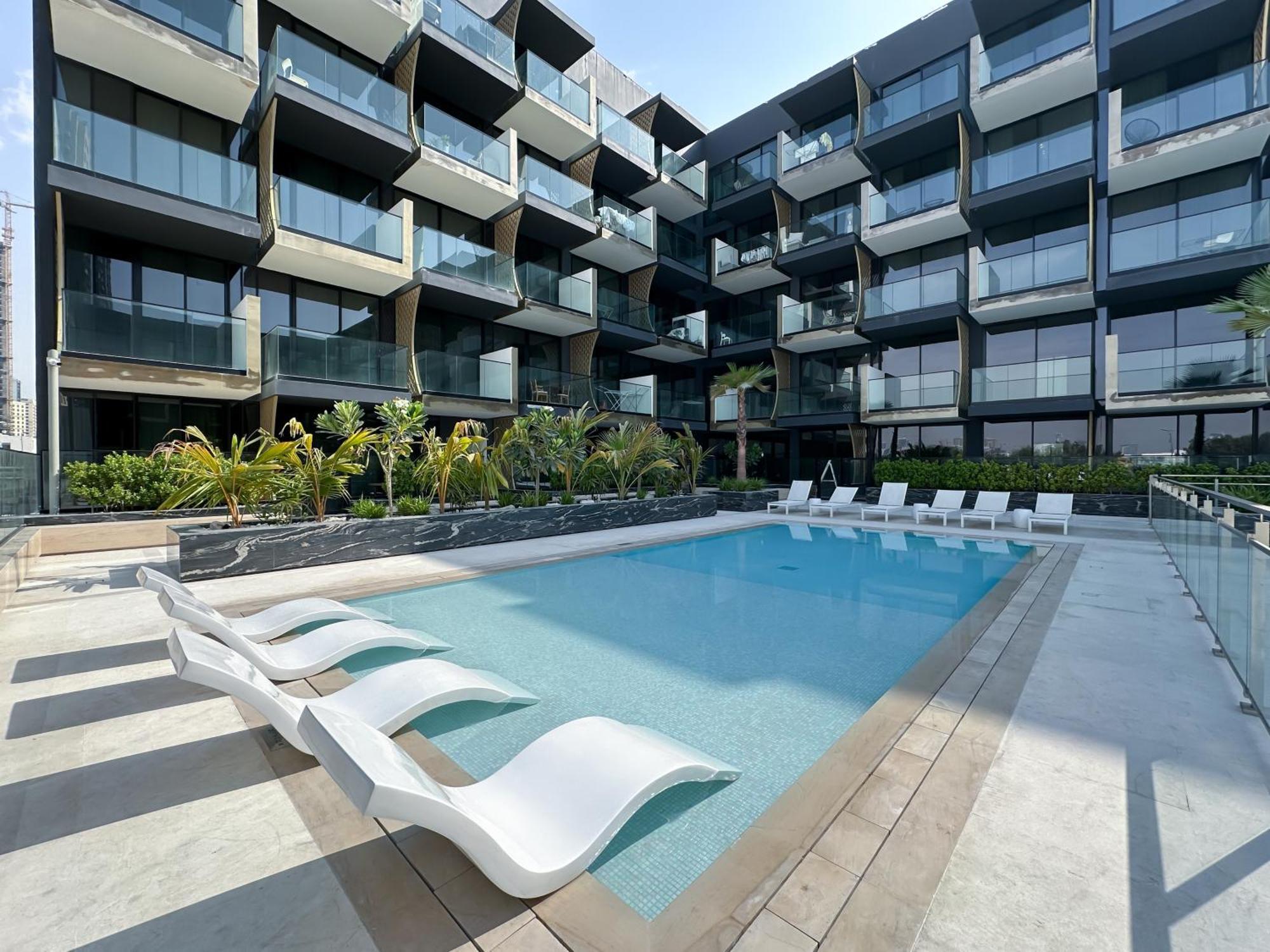 Trophy - Stardust Sanctum W Pool View In Heart Of Jvc Apartment